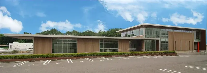 サンプル建設株式会社 本社全景