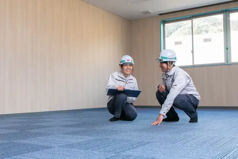 笑顔のベテラン現場監督